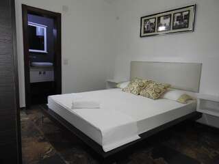 Апартаменты Apartments FourRoses Улцинь Апартаменты с 3 спальнями-3